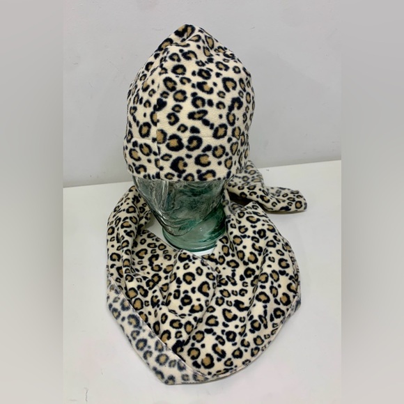 Women’s One Size Matching Set Fleece Leopard Print Beanie Hat & Scarf - Picture 4 of 10